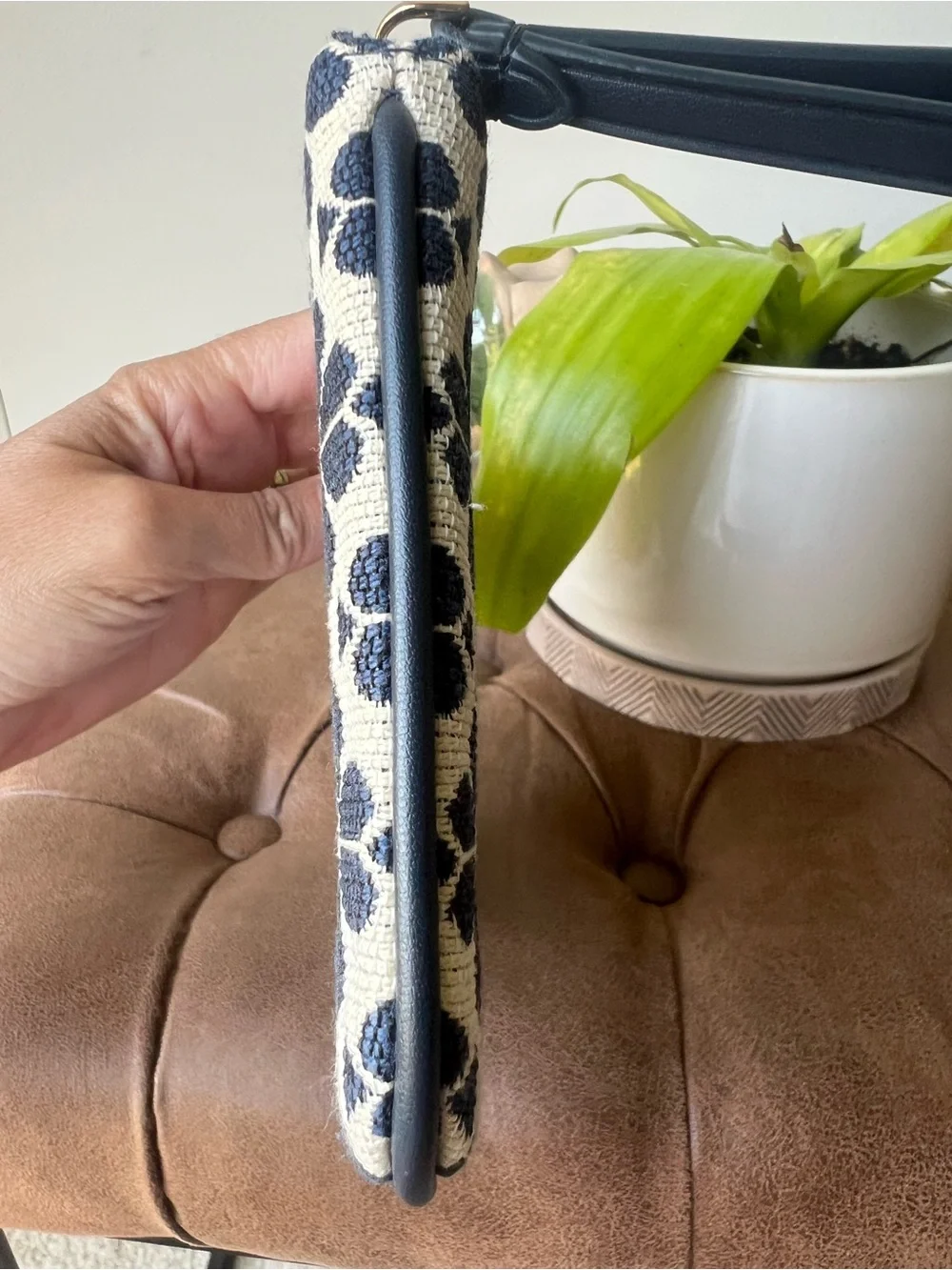 kate spade Navy & Cream Floral Stripe Wristlet  Limited Edition Like New